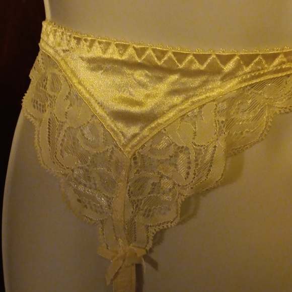 NWOT VOGUE DESSOUS WHITE SATIN LACE GARTER LARGE - Picture 2 of 4